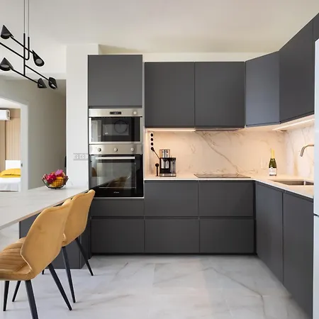 Stunning Flat Next To The Beach-ocean Views *