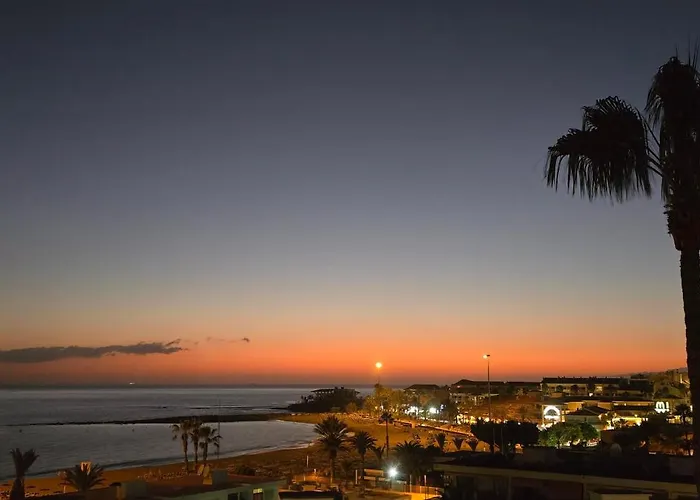 Stunning Flat Next To The Beach-ocean Views アパート