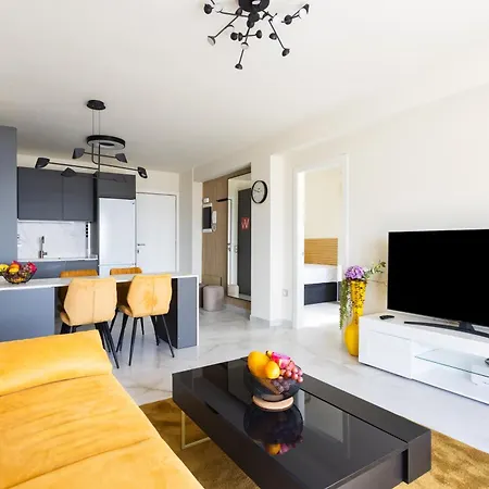 Stunning Flat Next To The Beach-ocean Views Lejlighed