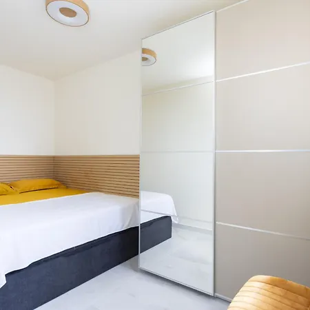 Stunning Flat Next To The Beach-ocean Views Lejlighed