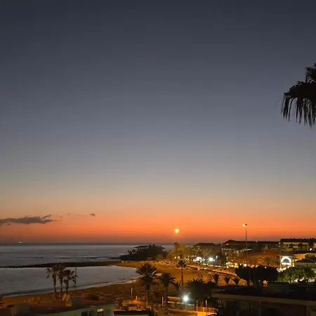 Stunning Flat Next To The Beach-ocean Views Lejlighed